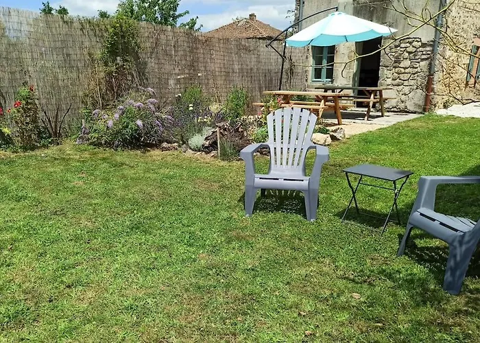 Gite 3 Chambres, 2 A 10 Pers Et Jardin Cloture