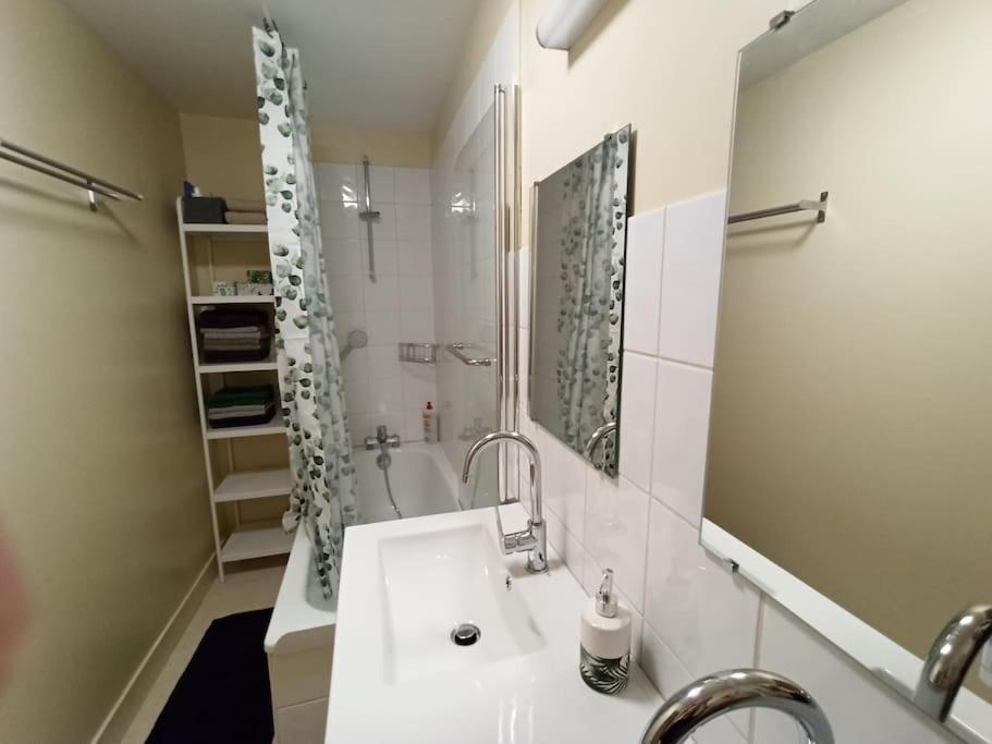 Hébergement de vacances 3 Chambres, 2 A 10 Pers Et Jardin Cloture *
