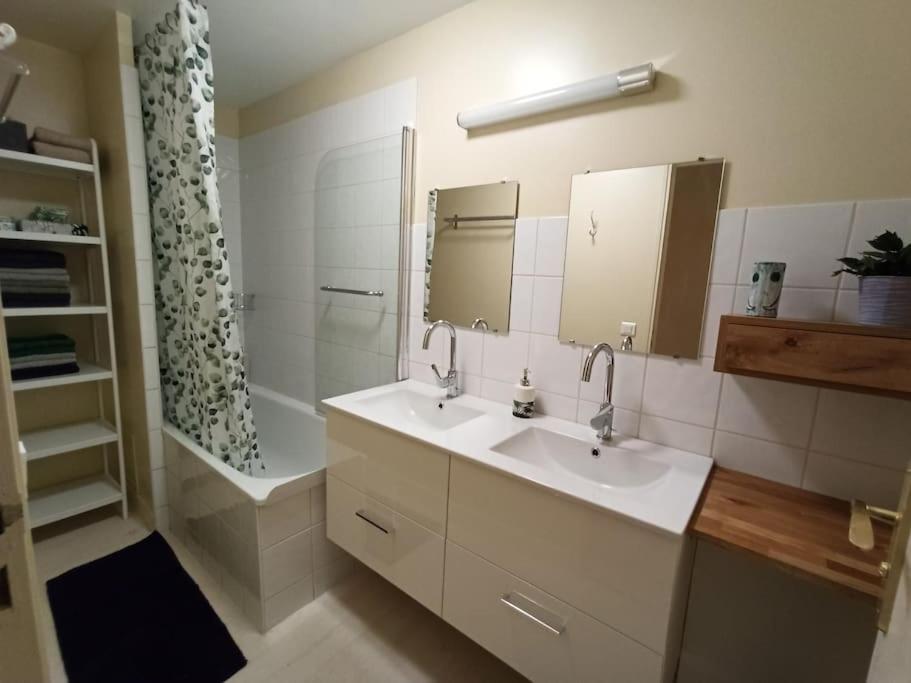 3 Chambres, 2 A 10 Pers Et Jardin Cloture